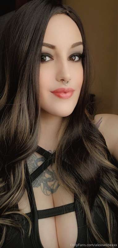 Alexiwildexxx - Onlyfans - 02 Nov, 2021 1