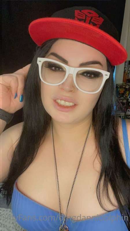 I love showing off my tits 💙💙 7