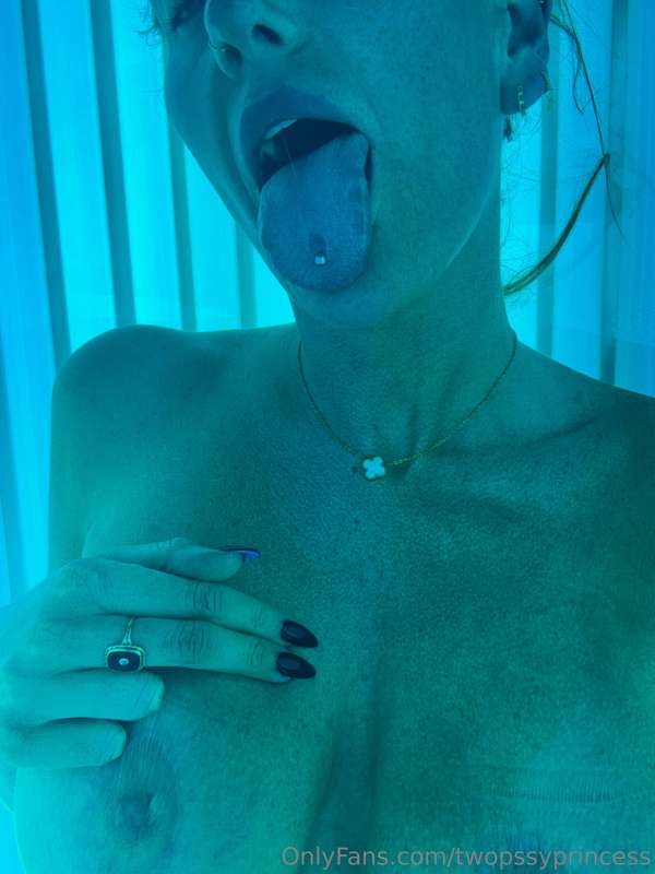 Sunbed selfies  1