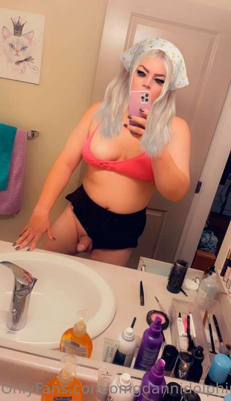 Geeky sluts do it best. 🧡 6