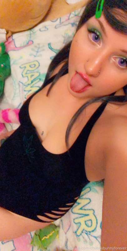 Just some cute casual pics and vids showing off my cute lil .. 1
