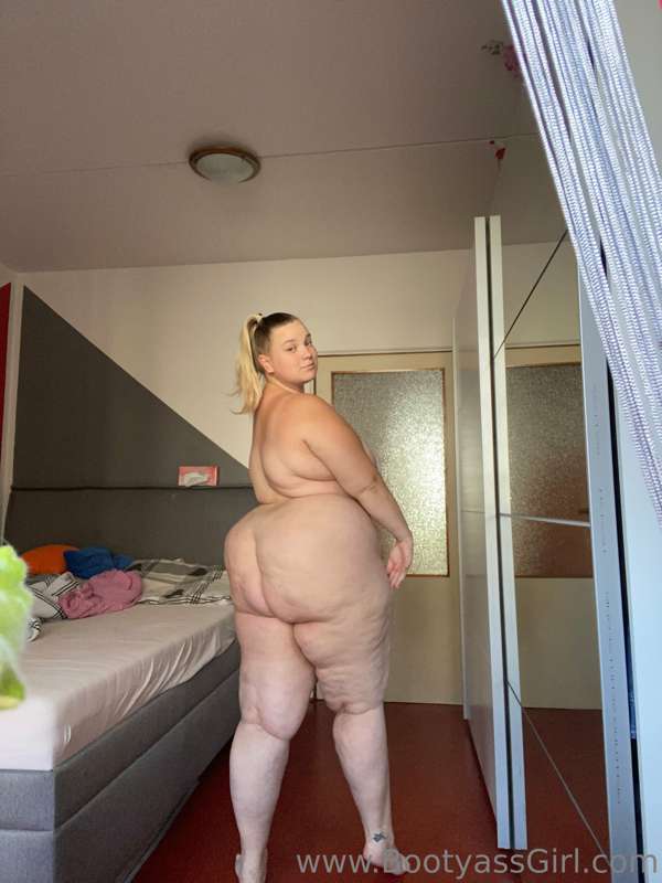 Feeling up for some fun babe?😈 I’ll show you a good time. le.. 1