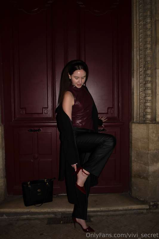 This door matched the color of my outfit so perfectly that I.. 5