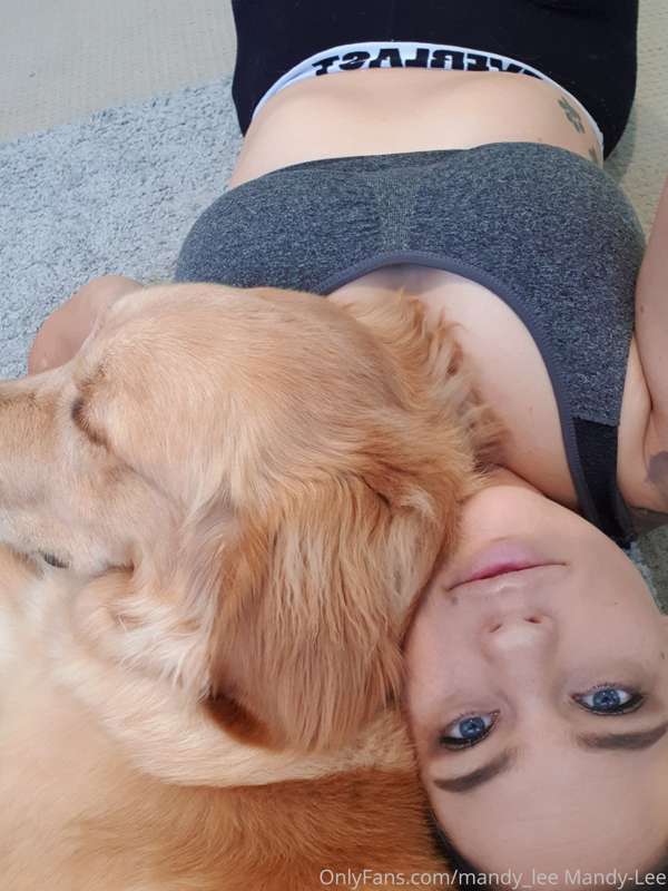 Snuggles with my Novie girl before content making!