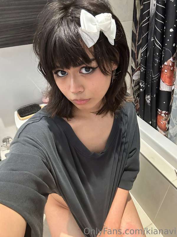 Some pics from today 😸

I’m just hopping into bed now 🥰 
Me .. 3