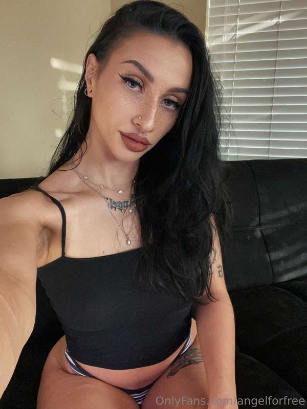 Right before I made myself cum all over my toys 💋  My VIP pa..