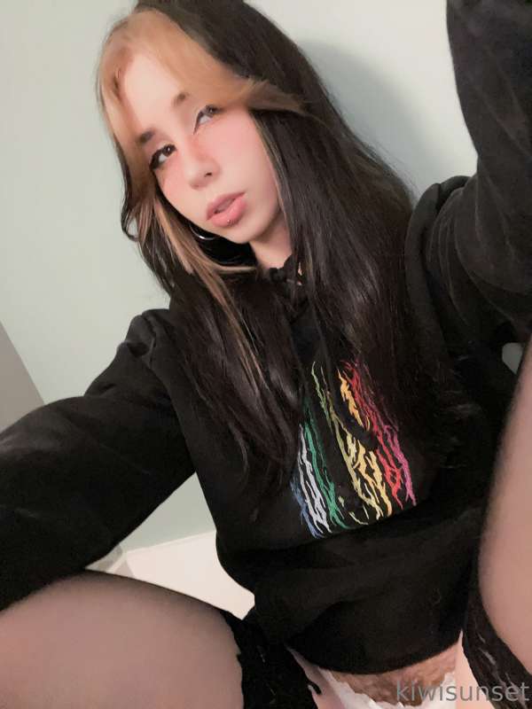 hehehe hiiii ^-^ i love it when i squish my pussy together w.. 2