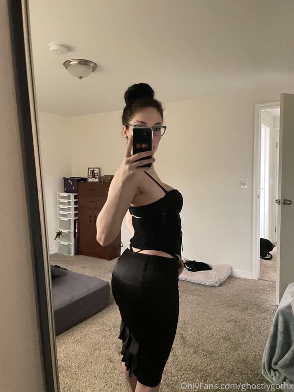 What would you do if I worked under you and dressed like thi.. 5