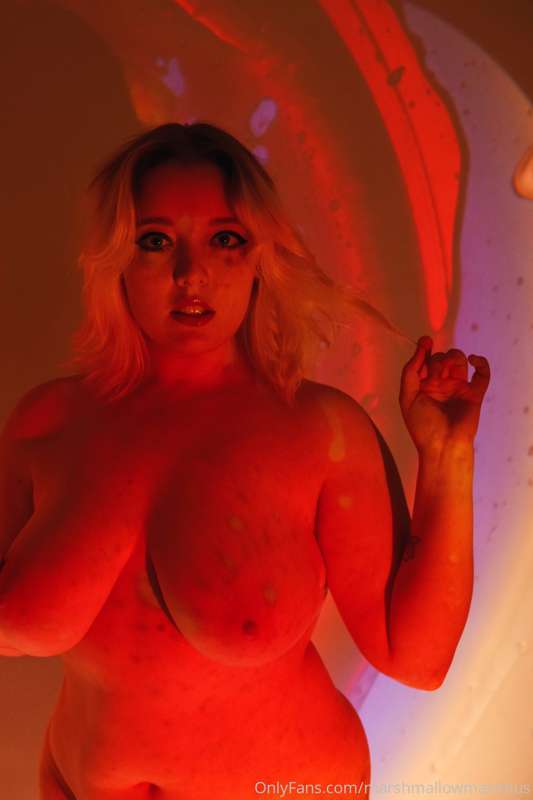 Psychedelic set Part 1/2 🤪✨ more erotic photos in your DMs~ 5