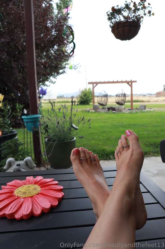 Does your girl know you gotta thing for these pretty toes? 2
