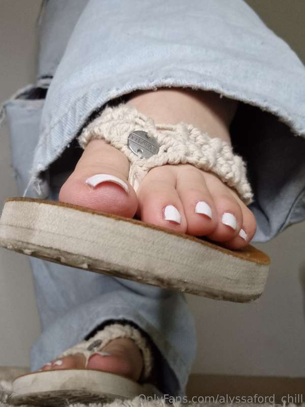 more flip flop content and yes, my toes are the prettiest 😛 .. 1