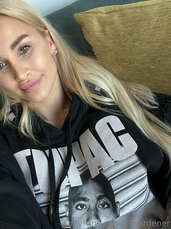 I got so many compliments because of my hoody 😍Los Angeles l..