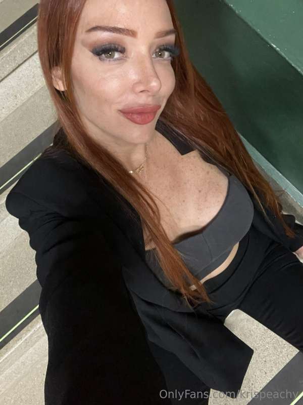Can you guess where I'm going dressed so formal?🙈