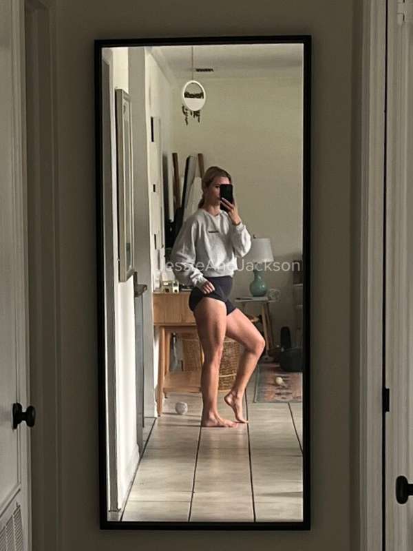My quads were poppin’ this morning before we left for the gy.. 4