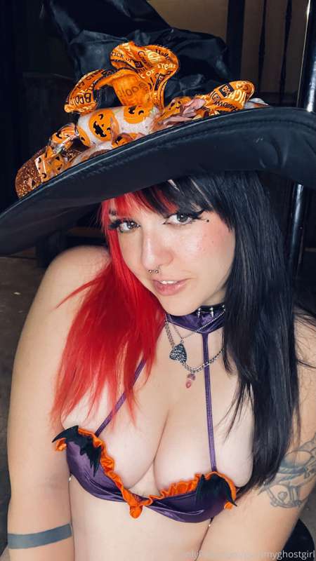 Pole witch 🎃💜