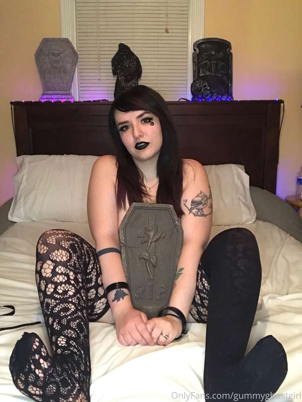 DC’s Death has come to help guide you to the other side 💀🖤 6