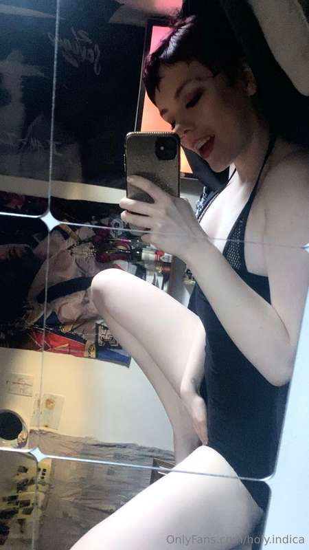 Pretty girl with pretty titties 5