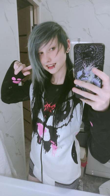 casual bed selfies ^_^ 4
