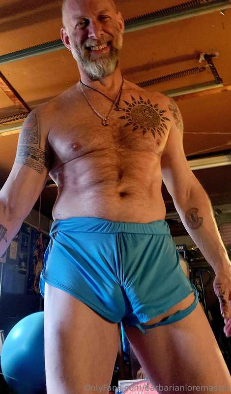 Welcome! Hope you don't mind these old shorts 2