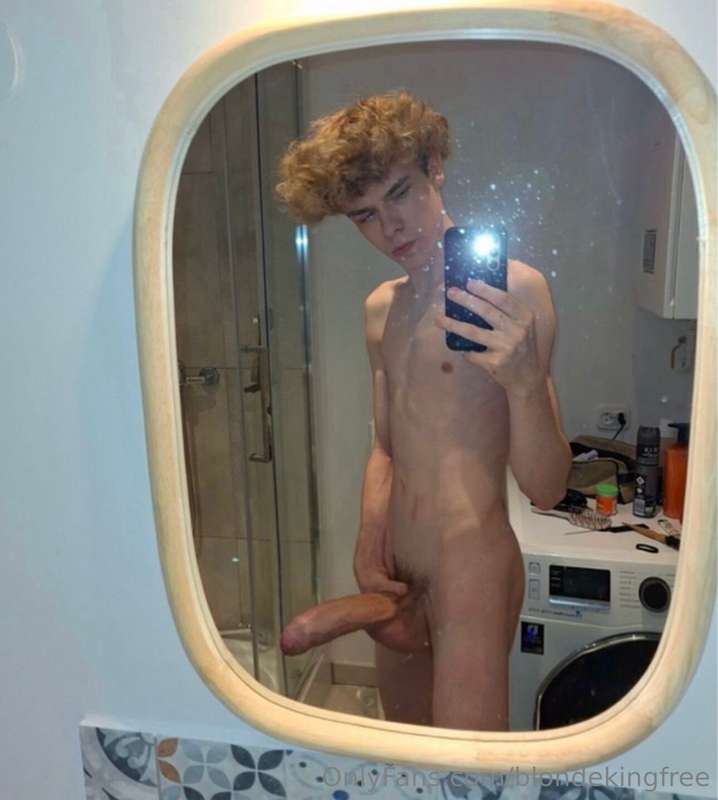😍 Just look at this🤤He Has The He Has The BIGGEST TWINK COCK.. 5