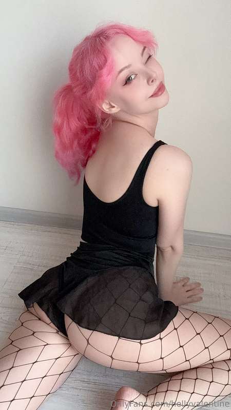 You’re about to get caught in my fishnets in 3...2...1. Oops.. 33