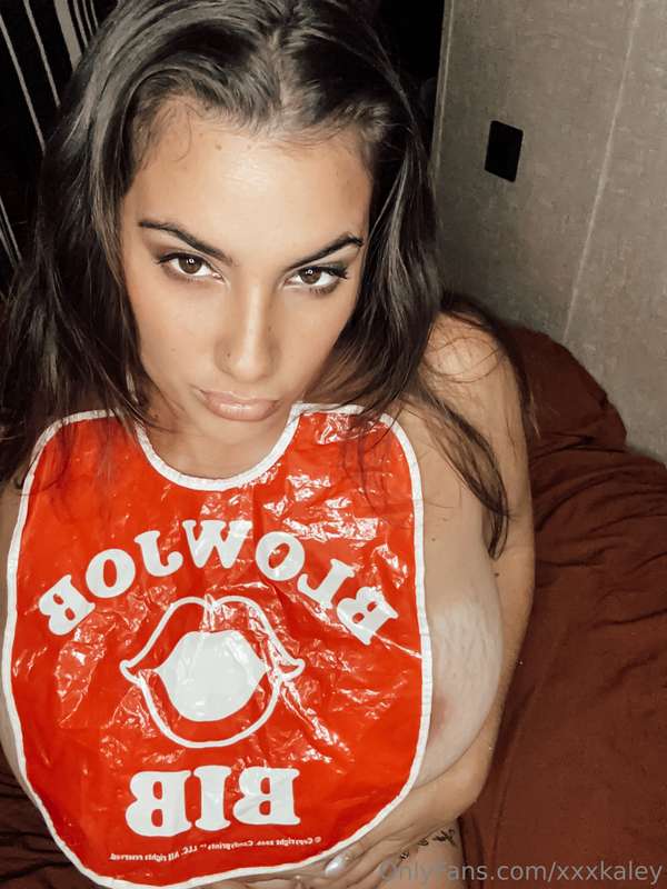I like to get sloppy daddy. Come get sloppy with me. 💦🍆