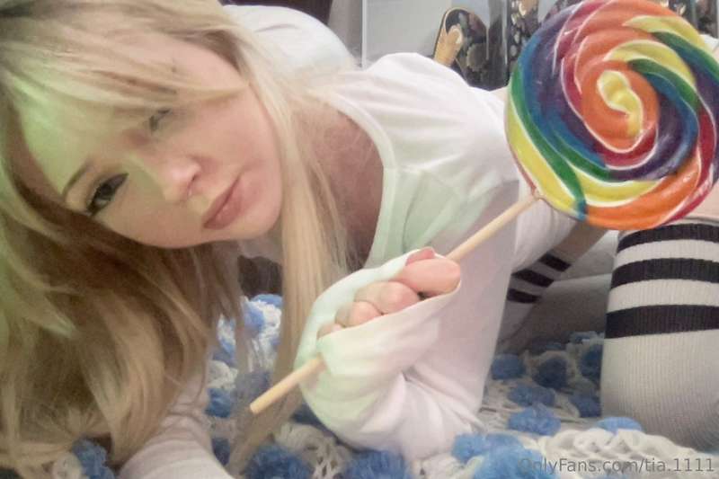 let me lick ur lollipop 💦