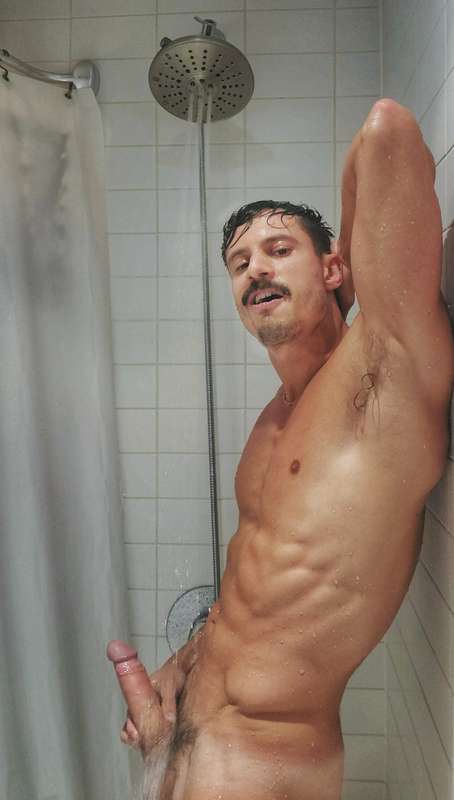 Dick n Pits waiting for ya in the shower🚿