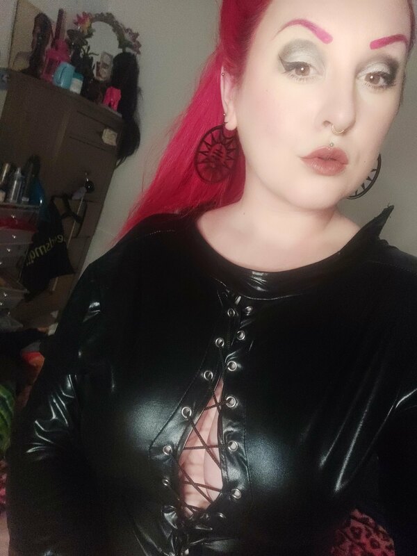 I am LIVING 80s porno dream just now!!! Who wants more? 4