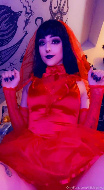 💦❤️ Lydia Deetz needs help taking the dress off ❤️💦 13