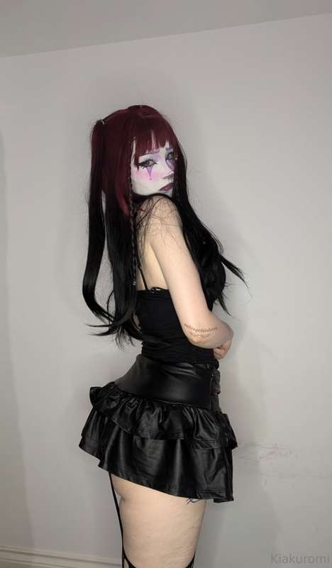 Wanna play w me? We could be silly together and make a mess .. 1