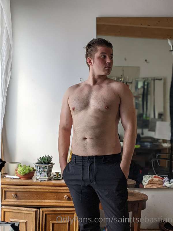 Who wants to see these 👖 come off? 1