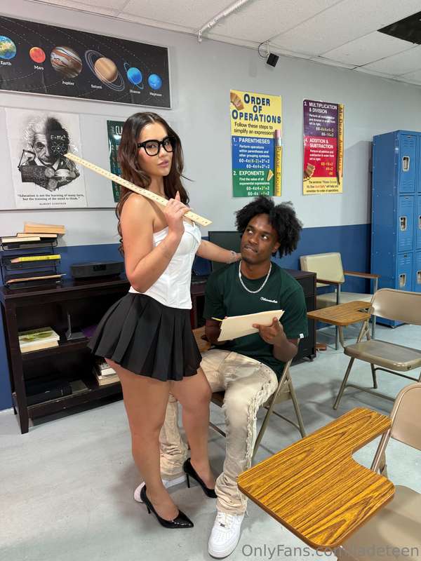 Releasing tonight at 8pm est 📚 Watch Professor Jade get slut.. 1