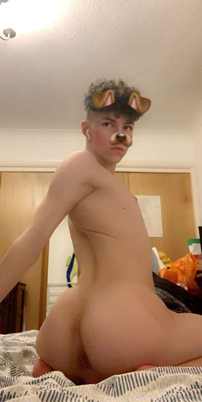 Was taking selfies and got naughty ;) 🍑 what do you guys wan.. 2