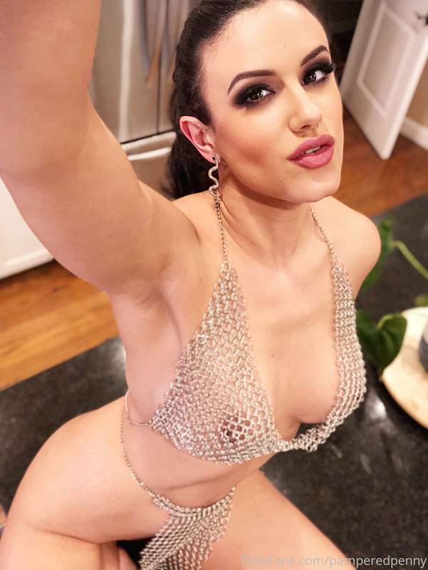 Hey, sexy buddies! I was shooting all day yesterday and will..