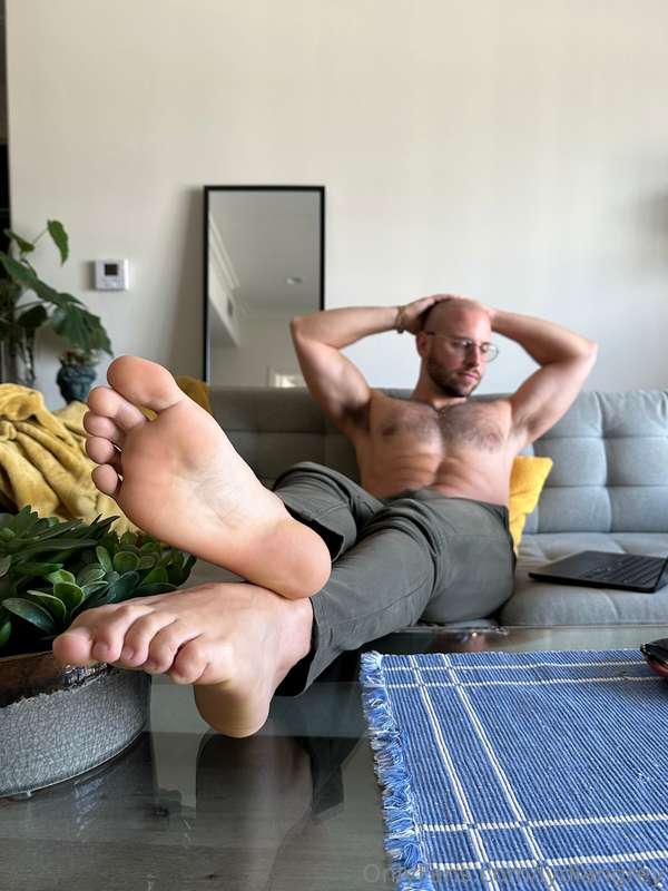Hey babe, I’m working from home today . That ok ? 4