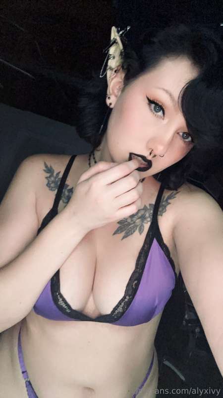 Goth elves are meant to be bred~ 😈🖤