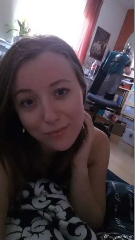 Spamming you guys with selfies/nudes today that are all from.. 9