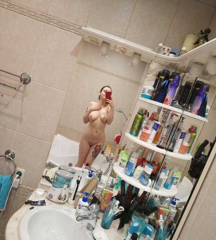 Hello!
My first day for OnlyFans, my first photo.