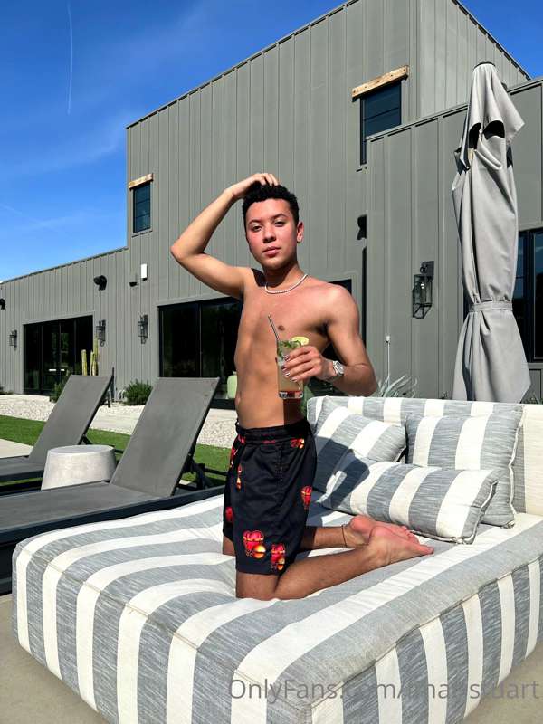 in Palm Springs for the week, what do you wanna see? 😜 takin.. 2