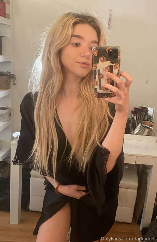 This is my fav thing to wear🖤😼