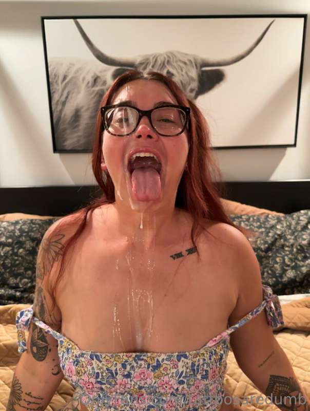 What a slut 🤤 @theraunchyhousewife