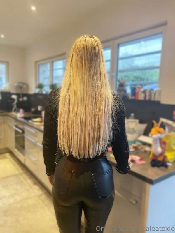 My new hairstyle. Finally light blonde again. First off to t.. 6