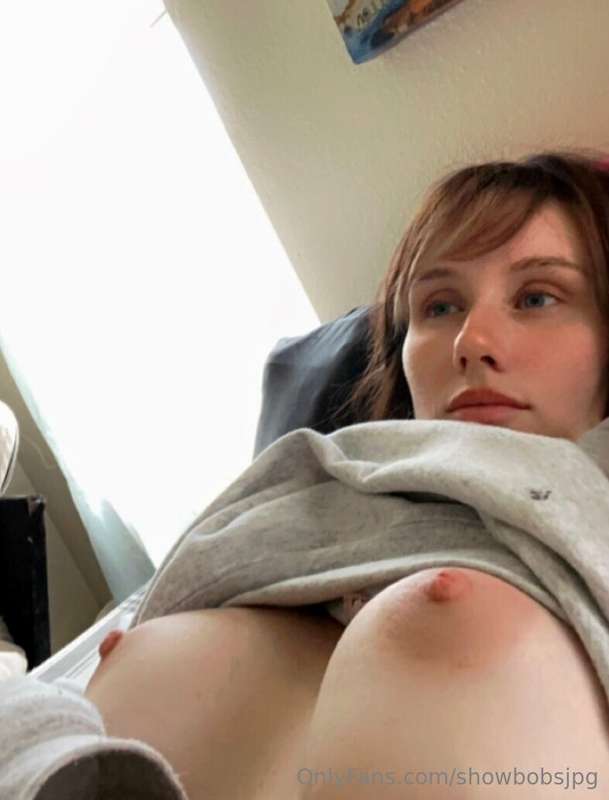 bored and chillen in bed. Wyd?