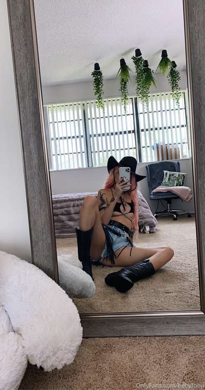 Cowgirl pt. 3 plus some extras 🖤 3