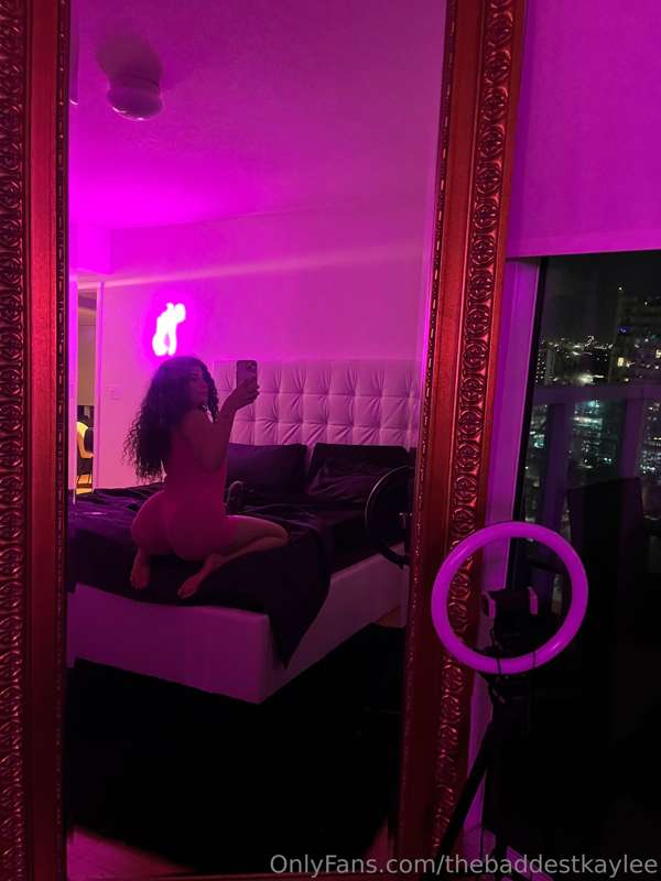 Dm me baby i have things in mind for us 🥵