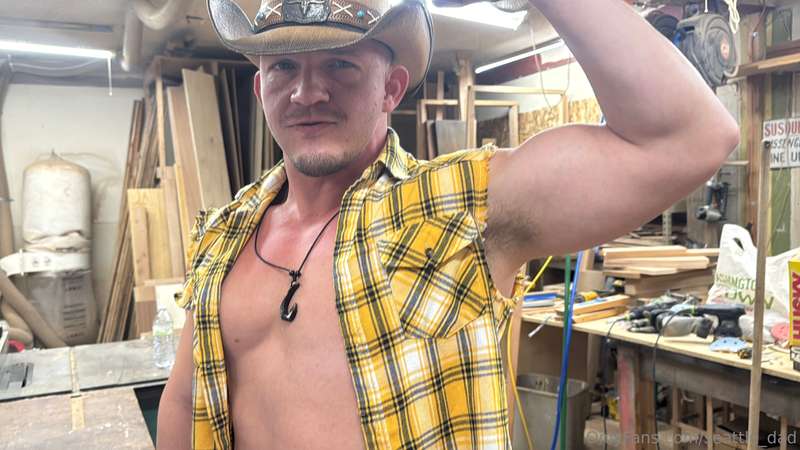 Got a very hot new video coming up with @mountainmanluke thi.. 6