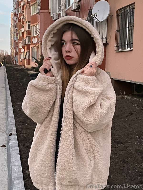 Why are winters so cold🥶👍 ? I'm a girl of sunshine🌞 and warm..