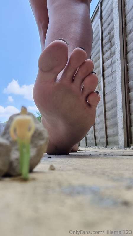 Giantess looks for tiny   (Part 1)  Video in DM'S 🫶
