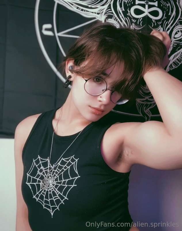 I got a haircut btw 😋🖤 I know most voted for long, but I was.. 2